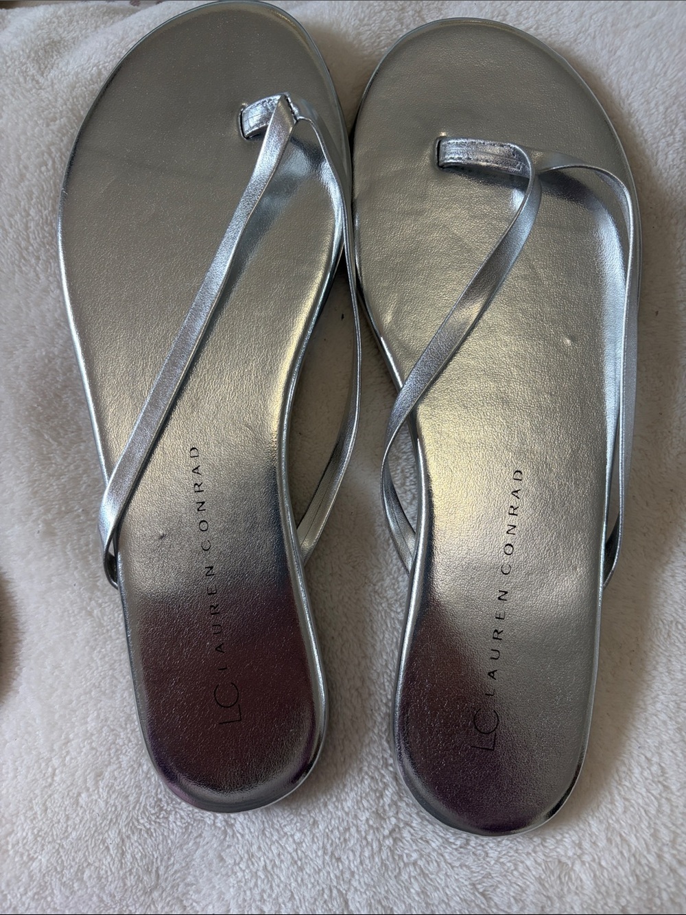 LC Lauren Conrad Slim Strap flip flops Black, Silver,Tan,gray,cream and blue - Picture 6 of 7